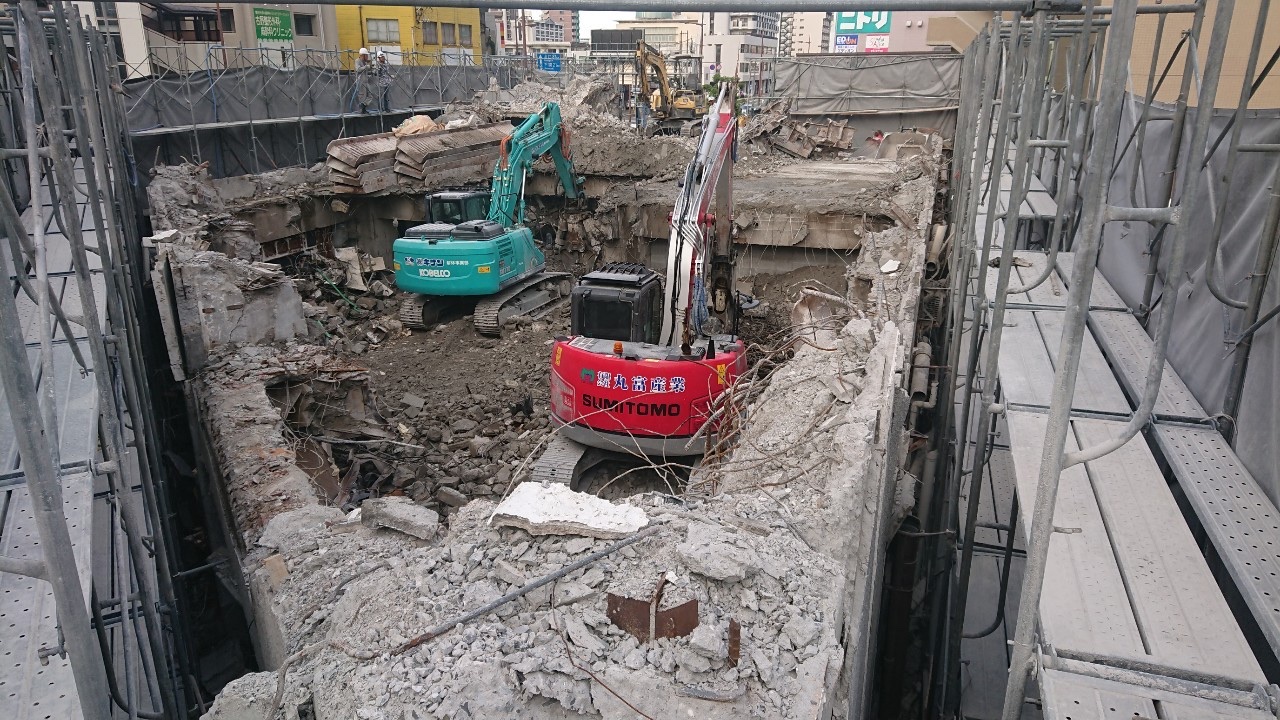 北九州市 SRC造 地上14階　地下1階建てマンション解体工事 階上解体工法状況